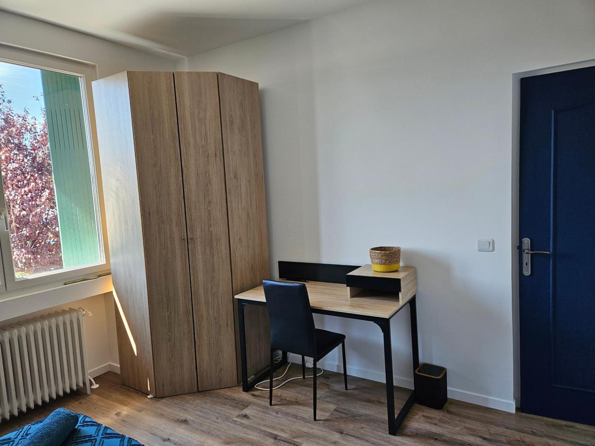Maison Spacieuse Privatisee Ou A La Chambre - Places De Parking Saint-Michel  Kültér fotó
