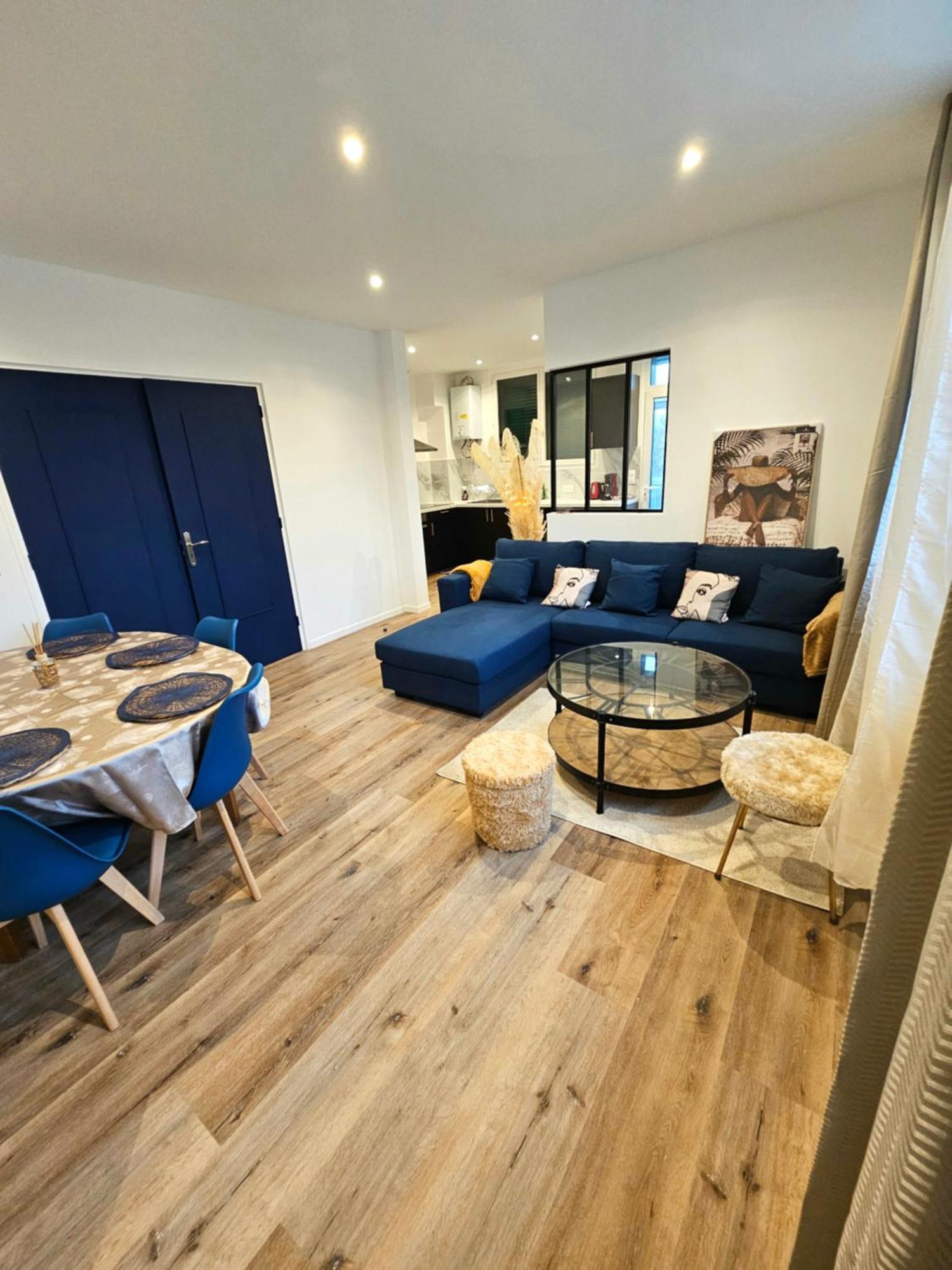 Maison Spacieuse Privatisee Ou A La Chambre - Places De Parking Saint-Michel  Kültér fotó