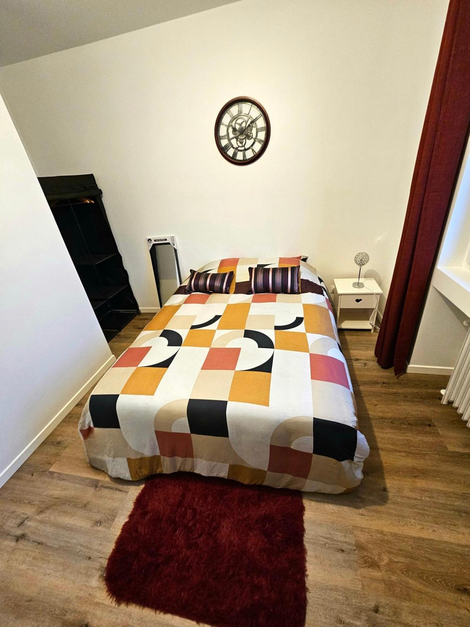 Maison Spacieuse Privatisee Ou A La Chambre - Places De Parking Saint-Michel  Kültér fotó