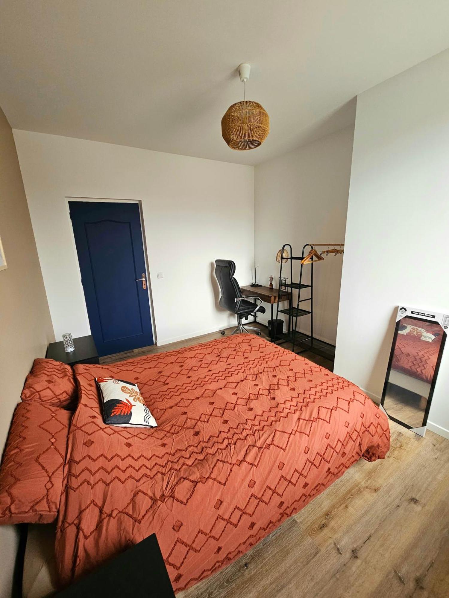 Maison Spacieuse Privatisee Ou A La Chambre - Places De Parking Saint-Michel  Kültér fotó